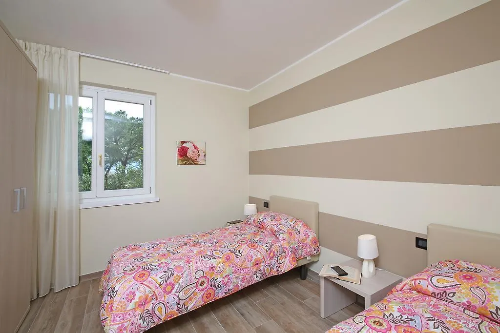 Villa Aurora Sirmione 0*,