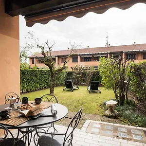 Apartment Gardappartamenti Giardino Pool, Sirmione